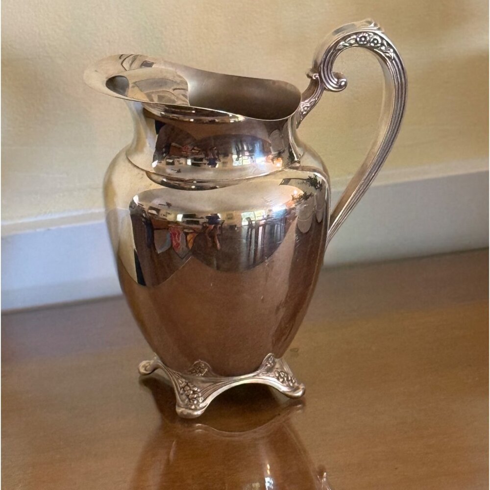 Vintage Oneida Silverplate Water Pitcher w/ Ice Lip 4 Legs 8"